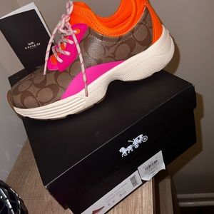 Womens coach runners size 8